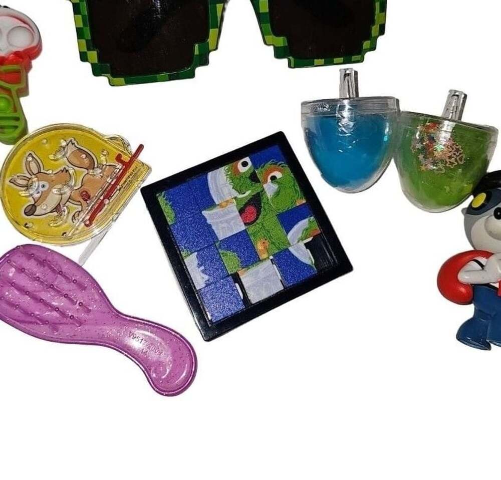 Miscellaneous lot of toys - Sunglasses Green